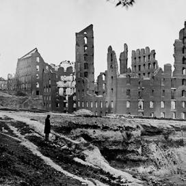 gov/gett/index.htm Delar av staden Richmond i Virginia brändes och lades i ruiner under inbördeskriget. Bilden är tagen i april 1865. Det var här det började.