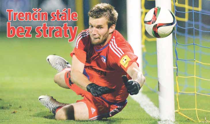 SK Igor Šemrinec pri jednom zo zákrokov na Žitnom ostrove, kde futbalisti Trenčína vyhrali nad Dunajskou Stredou 2:0.