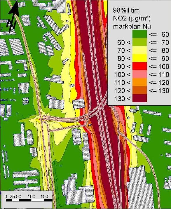 Röd=MKN för båda scenarier; för 2030 är Rosa=miljömålet. I Figur 5b framgår att MKN överskrids längs hela E6 ca 100 m in från vägen, samt även runt viadukten och på del av Mölndalsvägen.