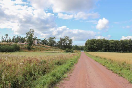 Tomter för bostadshus i Kyrkviken, Eckerö Ett nytt bostadsområde håller på att växa fram intill Kyrkviken i Eckerö. En bit in från Eckerövägen finns 15 nya fastigheter till försäljning.