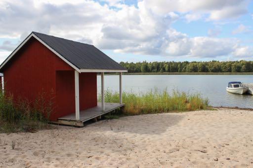 Byggnadskrav Byggnadskrav: 1. På fastigheterna får uppföras bostadshus, par- eller radhus.