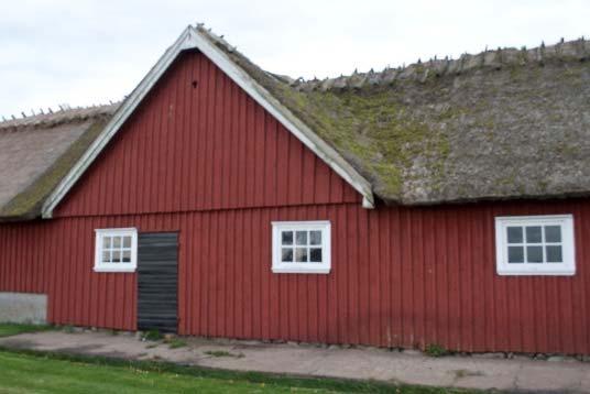 Utförda arbeten Omläggning av halmtak Omtäckning av Staffens halmtak sker kontinuerligt, med en yta nästan varje år. I år har två ränndalar täckts om med vass.