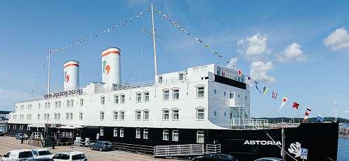 Båten kom hit till Sundsvall efter 20 år i Göteborg eftersom en bro skulle byggas på dess plats där. Den blir kvar i Sundsvall i minst fem år, då bygglov har beviljats för den tiden.