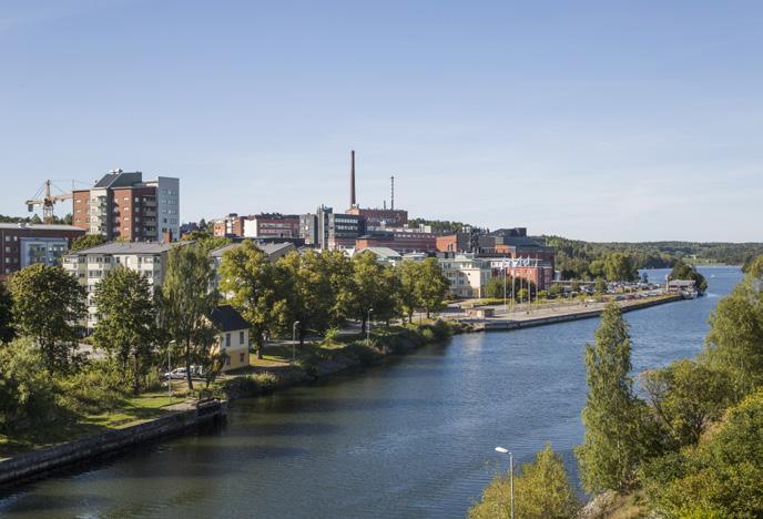 Bo där det händer 1. Campus Telge 2. Tom Tits Experiment 3. Stortorget 4. Pendeltåg Södertälje Centrum 5. Torekällberget 1 2 Södertälje växer så det knakar.