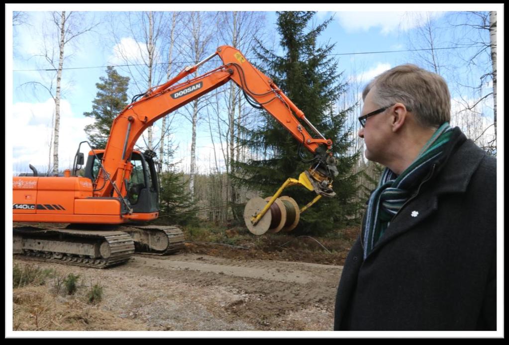 Utbyggnad fibernät i Kåverboda, april 2017 Ytterligare en viktig fråga är utbyggnaden av fibernätet. Lindesbergs kommun har jobbat hårt i frågan om fiberutbygganden.