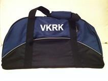 Väskan är marin/svart med VKRK tryck på ena sidan. Pris 250kr.