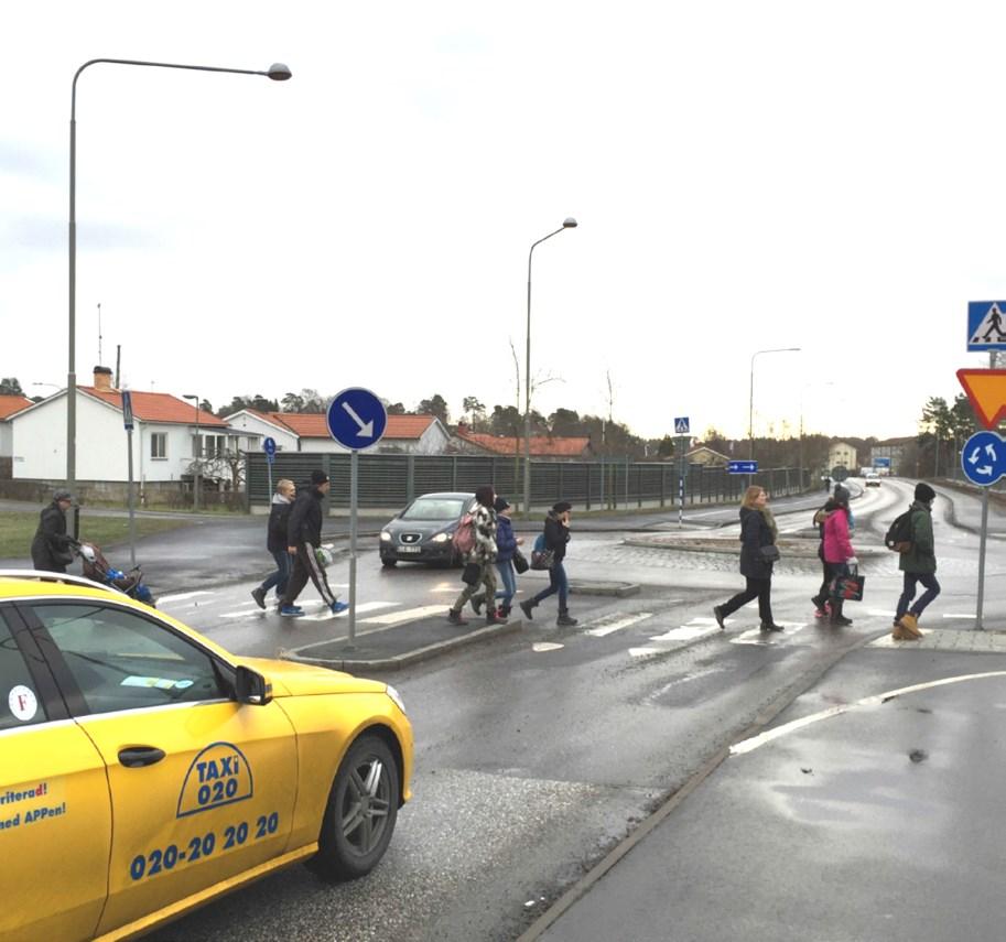 Sida 6 (13) högtrafik. Det är en viktig kollektivtrafiklänk mellan Spånga station och Brommaplan. Figur 7 Skola finns i området.