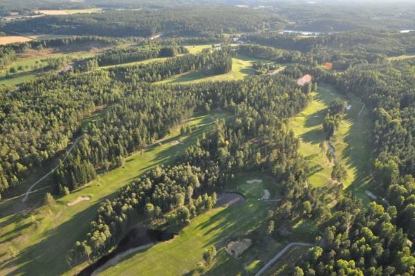 Hur gör man för att nyttja friskvårdbidraget hos Botkyrka Golfklubb? Man betalar först sin avgift till klubben för t ex spelagift, greenfeecheckar, rangekort osv.