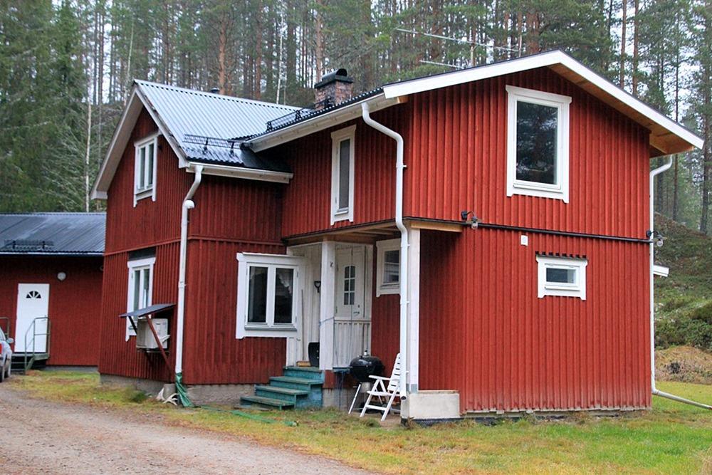 Belägen i Torsby kommun, Övre Älvdal församling. Skattesats 35,33. Storlek Boarea ca 65 m². Areauppgifter är uppskattade. 3 rum, varav 2 sovrum.