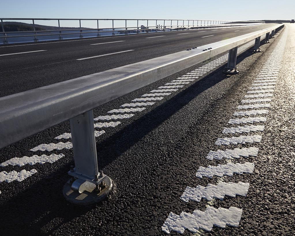 Birsta 1P En av våra egenutvecklade produkter är Birsta1P. Räcket är ett resultat av omvärldens krav på ökad trafiksäkerhet och minskade materialskador.