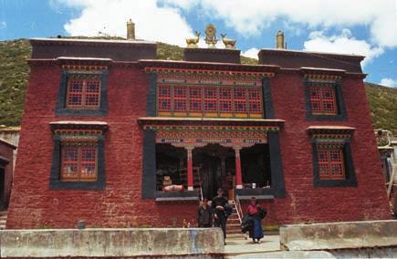 Fakta: Tibet Nunneklostret i Dorjeling, där nunnorna anlitades som bärare. Huvudstad: Lhasa. Antal invånare: Knappt 2,5 miljoner i Tibetanska Autonoma Regionen (TAR) i Kina.