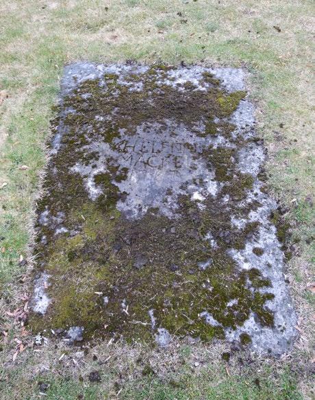 Gravplats nr 60. Detta skulle kunna vara gravhäll för Helena Maechel född 1714 i Västervik. Hon var dotter till skepparen och handelsmannen Herman Andersson och Ingrid Göransdotter.