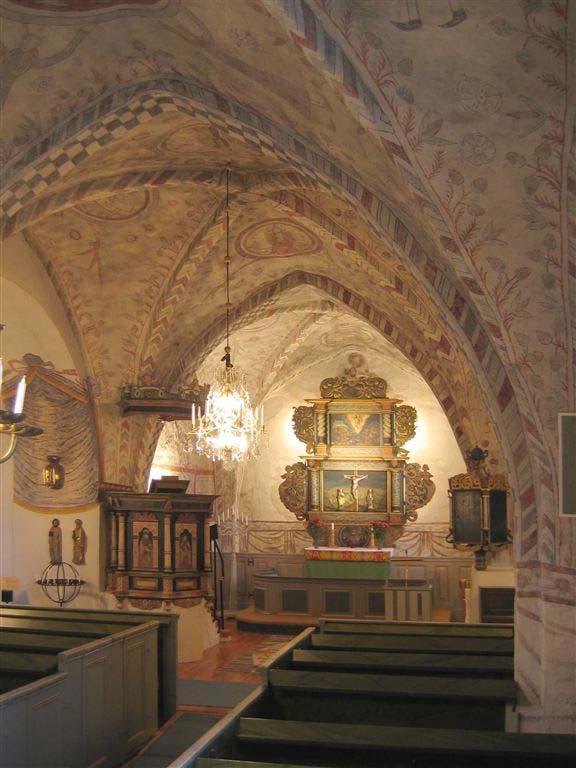 Kyrkobyggnaden Marbäcks kyrka är en korskyrka med medeltida långhus, rakslutet kor i öster, sakristia i norr och sentida västtorn med stomme av tuktad och putsad gråsten.