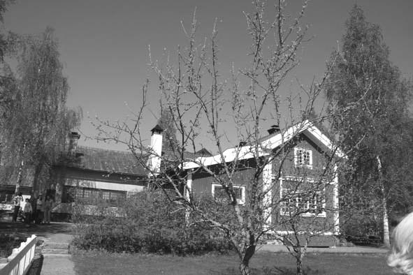 KLUBBRESAN TILL TÄ En strålande solig morgon startade vi vår färd från Cityterminalen till Dalarna.