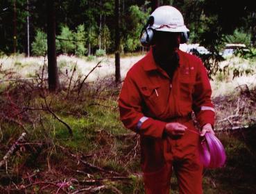 Med Safe T Cut-metoden... att inte orsaka irritation hos markägaren. Även de vilda djuren kan snärja in sig... Utbildning för Sprängkort - Safe T Cut -metoden är typgodkänd.