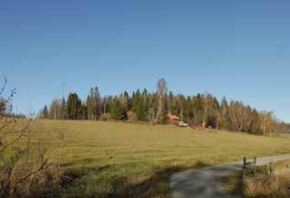 Den södra delen av området har utsikt över Lindesjön och har med sitt söderläge fina möjligheter att utvecklas till ett attraktivt bostadsområde.
