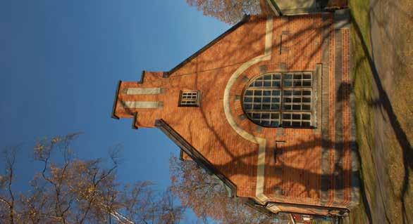 kyrka, stadshotell, tingshus, sprut- och våghusen samt sparbankshus.