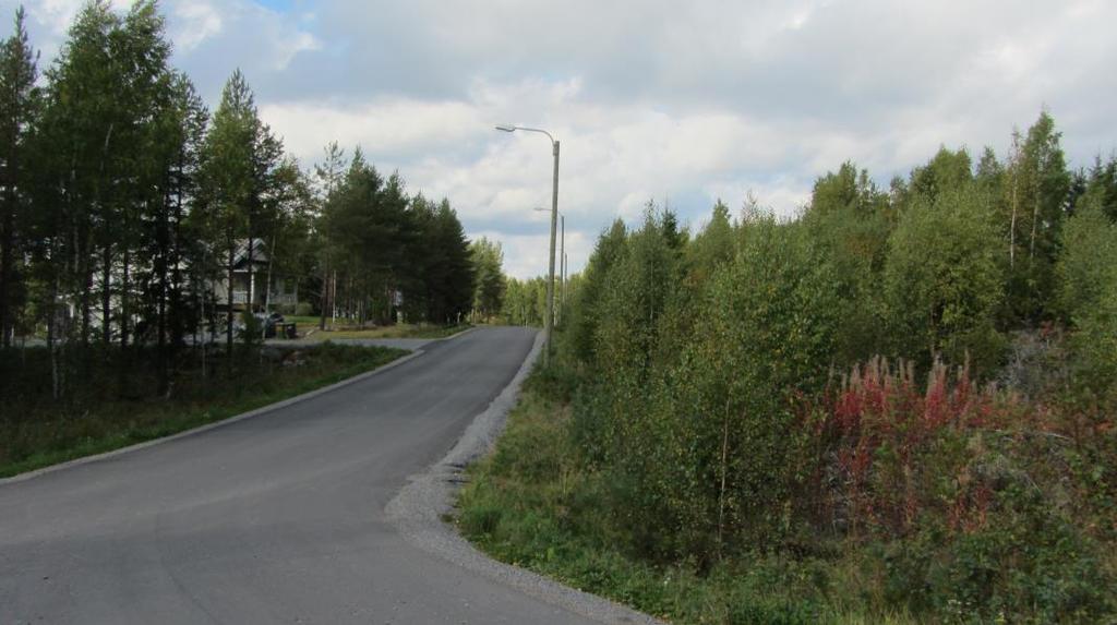 S i d a 6 3.1.3 Den byggda miljön Planområdet är i sin helhet obebyggt, förutom den telemast med tillhörande servicebyggnad, vilka finns i planområdets mittersta del.