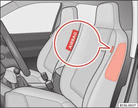 Se till att du sitter ordentligt och säkert 73 Sidokrockkuddar Vid en sidokrock löser sidokrockkudden ut på den aktuella sidan av bilen bild 51 och minskar på så sätt risken för skador på
