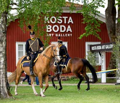 The ability to continuously evolve has been crucial to Kosta Boda s international success and its reputation as the world s foremost glassworks which their Majesties confirmed by choosing to