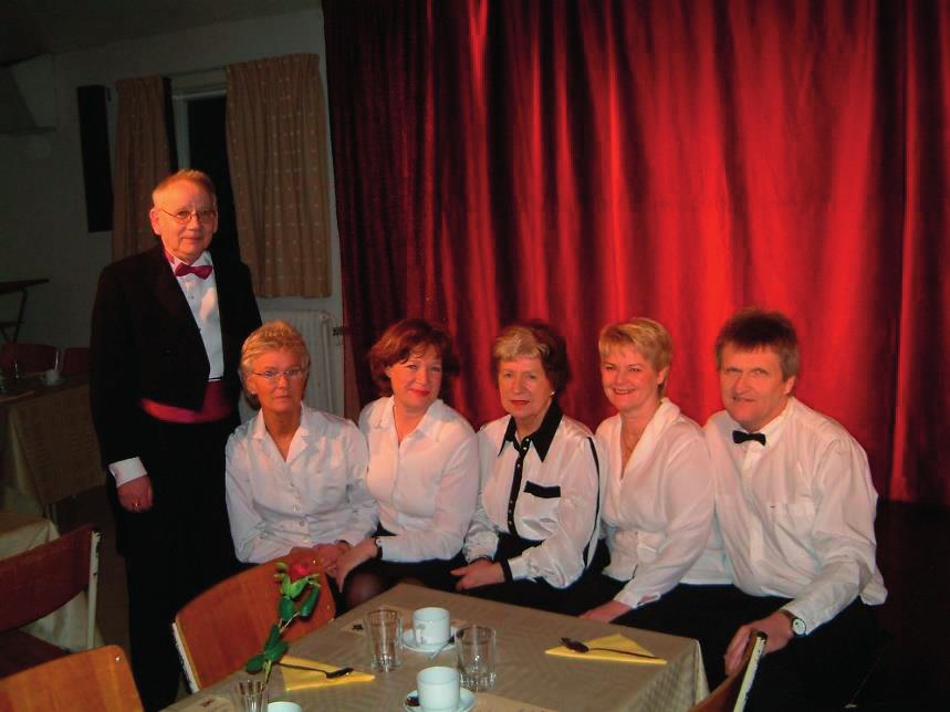 hemsida, www.osbyteater.se och på Facebook. Sedvanlig affischering sker också. Vid soppteater på Hemgården i Killeberg 2005 agerade PR-kommittén servitörer i vita skjortor.