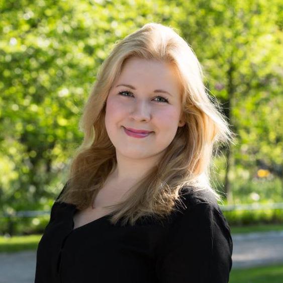 Utbildningsansvarig Andréa Ström Andréa har en gedigen bakgrund med mer än 10 års engagemang inom Moderata Ungdomsförbundet.