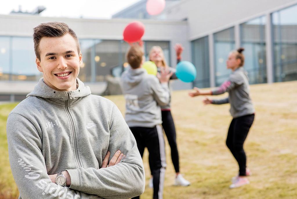 GRUNDLÄGGANDE YRKESUTBILDNINGAR 20 18 Ungdoms-, barn- och fritidsinstruktör GRUNDEXAMEN I PEDAGOGISK VERKSAMHET OCH HANDLEDNING Här finns några av jobben: kultur-, fritids-, idrotts-, barn- och