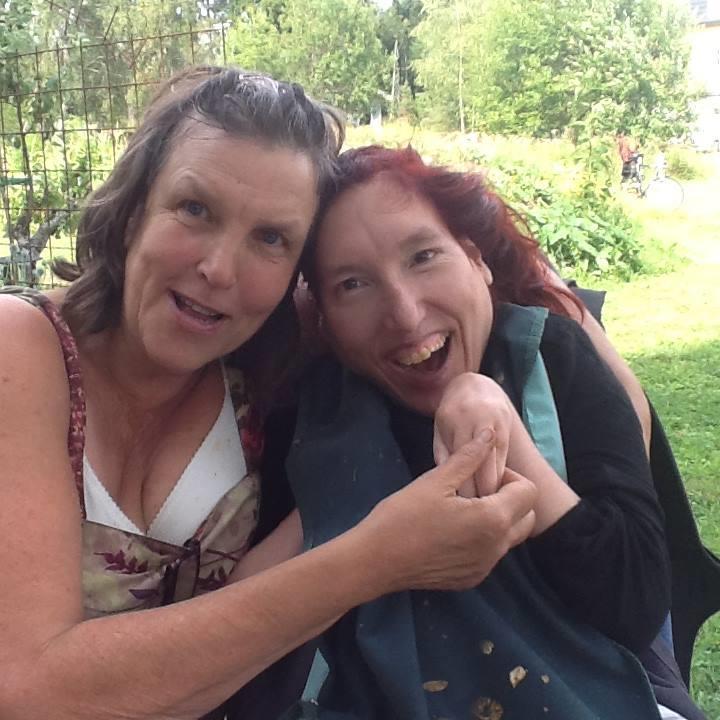 Till minne av Halliwickmedlem Marion Lundberg Åsa med sin mamma Marion så här skrev Åsa på facebook: Det här är min Mamma Marion.