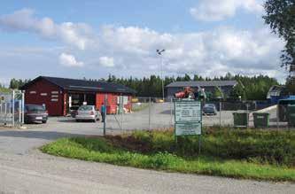 El- och batteridrivna apparater läggs i en hög för sig liksom plast och textilier.