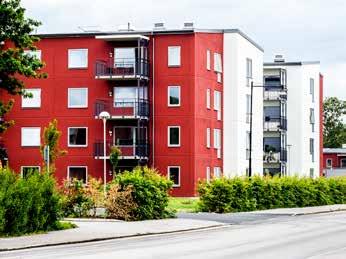 Pappa Otto minns hur han varje dag passerade förbi byggarbetsplatsen när han pluggade i Stockholm. Han såg hur husen växte fram men kunde inte förstå att de en dag skulle få bo där.