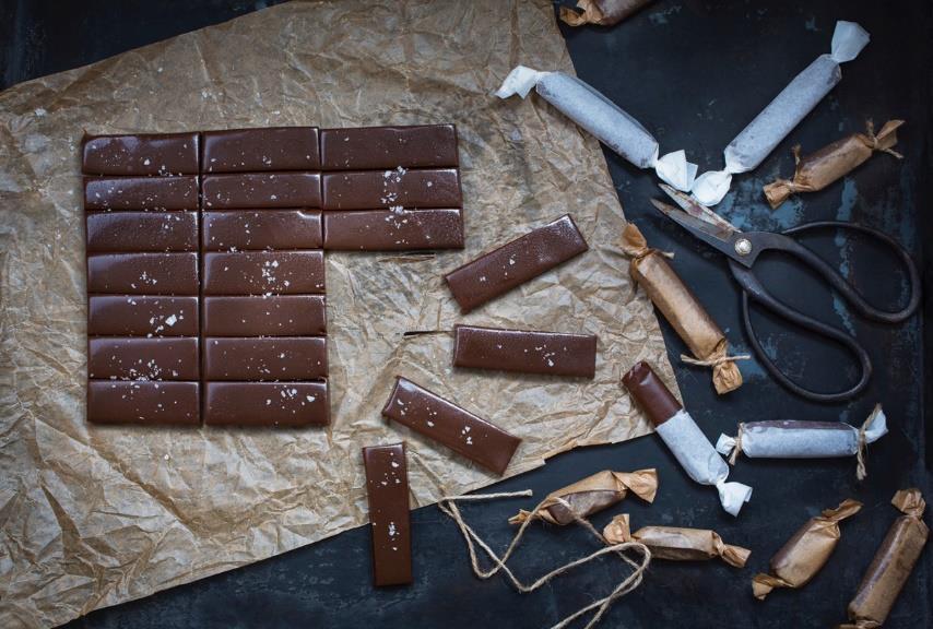 Julgodis fabrik på Odal Kom inom under dagen när det passar dig och tillverka ditt eget julgodis som knäck, kola, fudge,