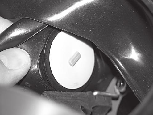 VARNING!: Helmaskens O-ring får inte användas när andningsventilen används tillsammans med ett munstycke. I annat fall föreligger risk att munstycket lossnar. 12.4.