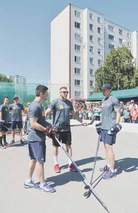 Okrem iného videli aj najrýchlejšieho manažéra v chotári, čo za pár sekúnd rozhádzal do dvoch tímov hráčov so šiestimi prsteňmi za víťazstvo v Stanleyho pohári i ďalšie hokejové celebrity.