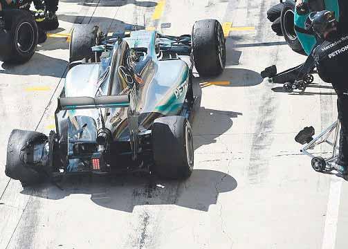 www.sport.sk MOTORIZMUS 29 PO VEĽKEJ CENE MAĎARSKA 10. PRETEKOCH MAJSTROVSTIEV SVETA 2015 FORMULY 1 Zbabrali, čo sa dalo Mercedes obišiel v Maďarsku nasucho.