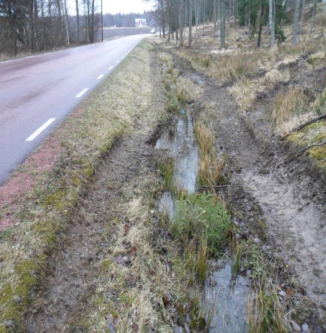 8. Exempel på uppkomna skador Skador på diken och vägtrummor där den som orsakat