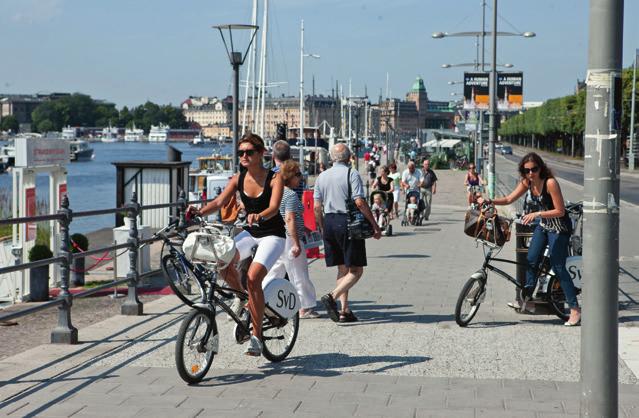 Antalet resenärer som åker med kollektivtrafik, gående och cyklister ökar för varje år medan bil trafiken har