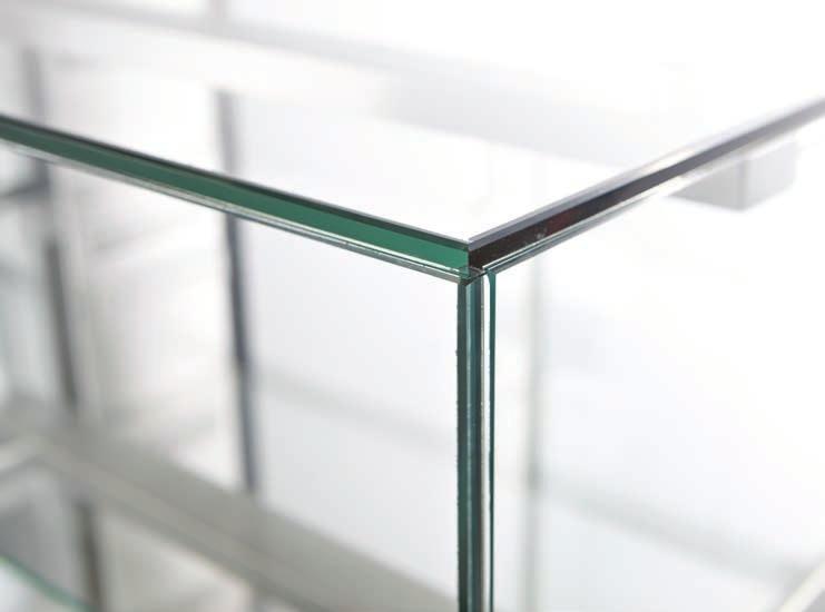 härdat glas och UV-limmad glasklocka.