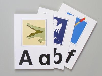SPRÅKETS FORM - LJUDSYSTEMET (FONOLOGI) Fonologi = språkljudens organisation i olika språk Vårt svenska ljudsystem innehåller ca 36 fonem (språkljud).
