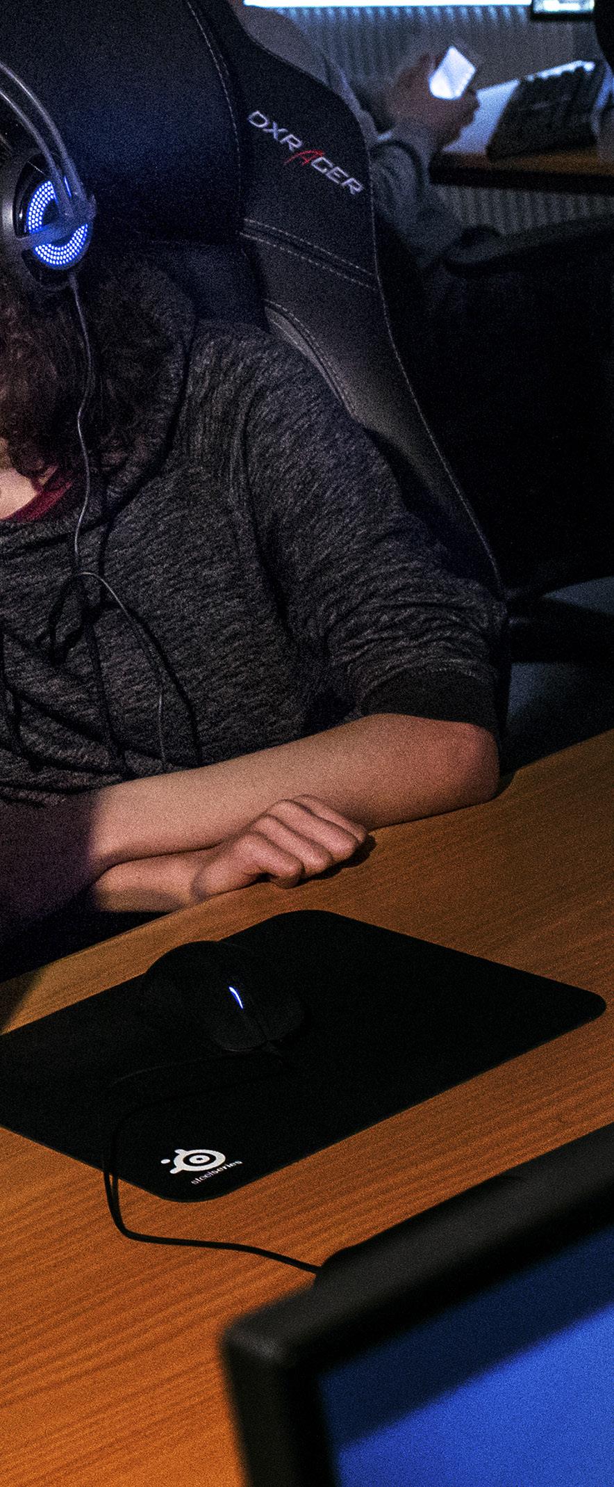 profil: E-sport E-sport är en av de mest populära sporterna i världen. Spelande ungdomar utvecklar sina kognitiva förmågor, får bättre minne och blir bättre problemlösare.