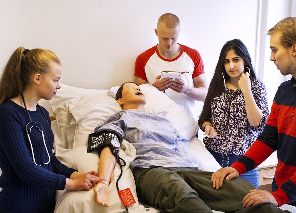 Välkommen till Ebersteinska gymnasiet VÄLKOMMEN TILL Ebersteinska, en gymnasieskola i framkant med fullt fokus på de högskoleförberedande programmen Teknik,