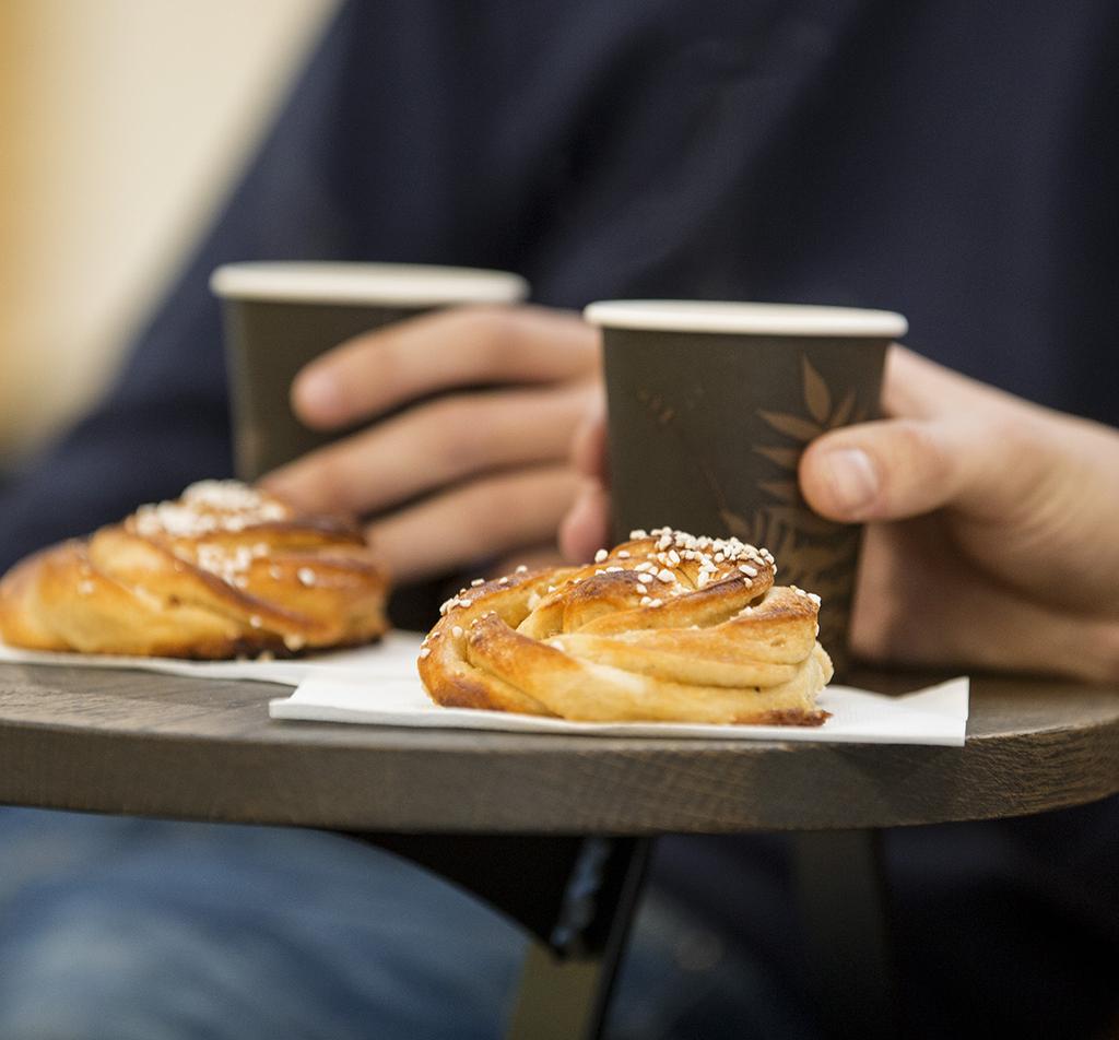 Du kommer också upptäcka att dina lärare delar dina intressen och verkligen älskar att lära ut det som de brinner