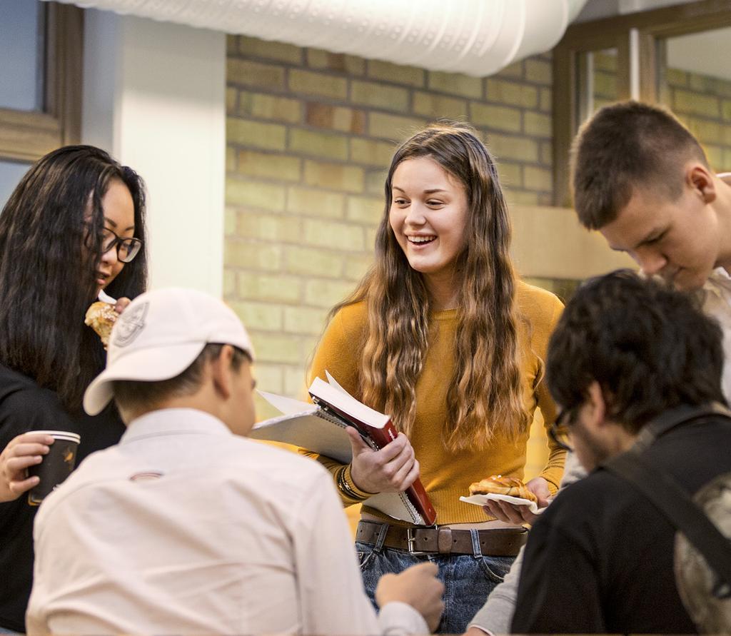 4 Elevföreningarna Vi har flera elevföreningar som jobbar för att stärka gemenskapen på skolan. Den äldsta är FINIS, som bildades 1909 av de teknister som då gick på skolan.