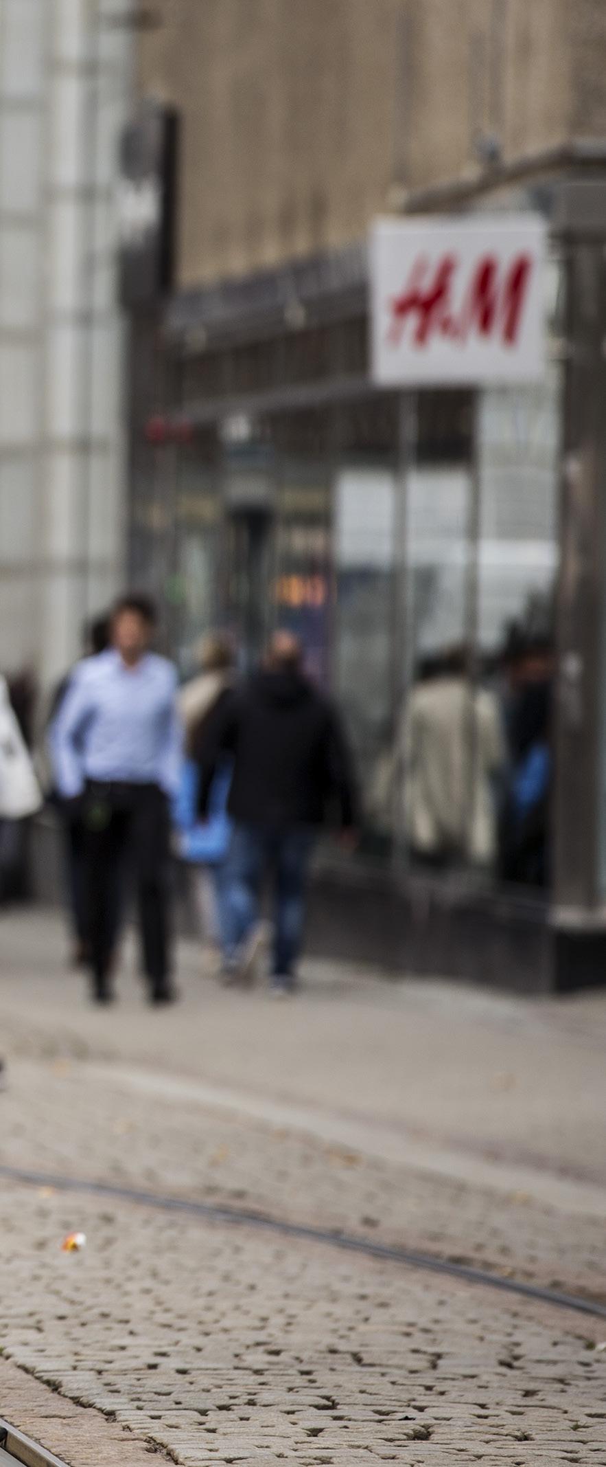 EN BRYGGA MELLAN EKONOMI OCH TEKNIK Möjlighet att välja till teknikkurser Lär dig om företagande och samhällsekonomi Högskoleförberedande program Jag valde Eber för att det verkade som den mest