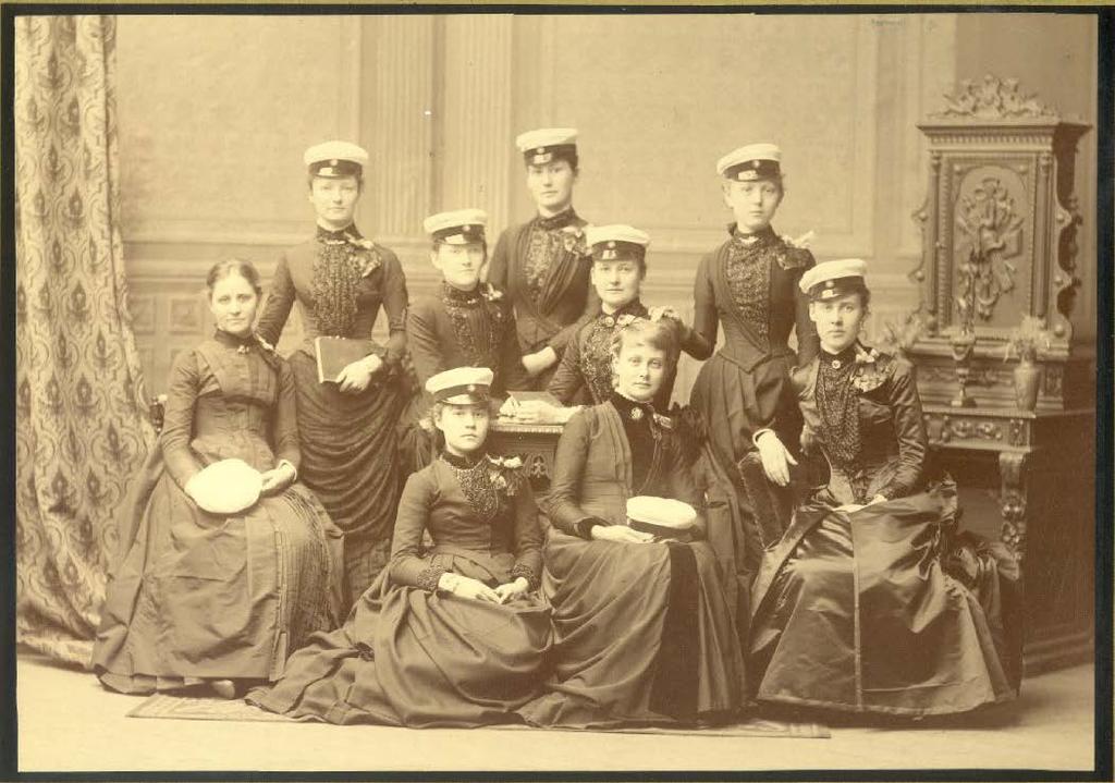 Kvinnorna och den akademiska utbildningen Kvinnor fick rätt att avlägga studentexamen 1870 och