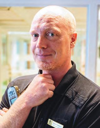 döms vara stor därför får de sitta inlåsta på anstalten, i väntan på utvisning.