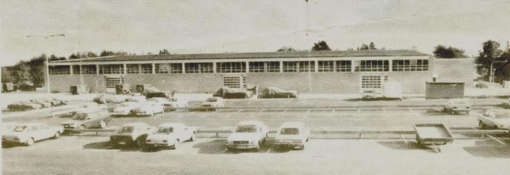 Mekanikerutbildning i Skövde 1945-2010 24 Gemensam mekanikerskola I slutet av 1970-talet ökade utbildningsbehovet av antalet mekaniker, det ställdes krav på modernare lokaler för att göra