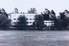 1966 i oktober startade ÖB en lokaliseringsutredning. 1968 beordrade arméchefen en utredning om slutlig placering av ATS till Solna. 1971 beslöt riksdagen om utlokalisering av ATS.