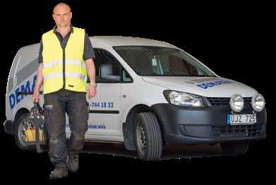 Byter till säkerhetskrokar Demateks servicetekniker inspekterar inte bara Nexans lyftutrustning utan även lyftredskapen. Det sker efter ett speciellt protokoll och allt är numrerat.