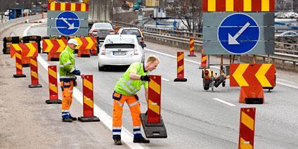 Bakgrund Ökade problem pga större trafikvolymer och mer komplex trafikmiljö. Risker och säkerhetsproblem vid APV drabbar både vägarbetare och trafikanter.