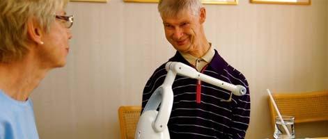 svårigheter att äta) Bestic: Stig Hemmingsson, uppfinnare och drabbad av polio Ätrobot / Självständighetsrobot 27 Skam